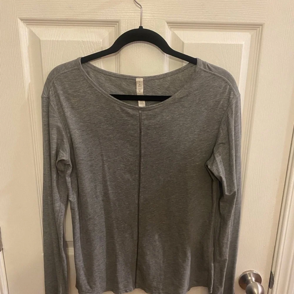 Lululemon grey women’s long sleeves top